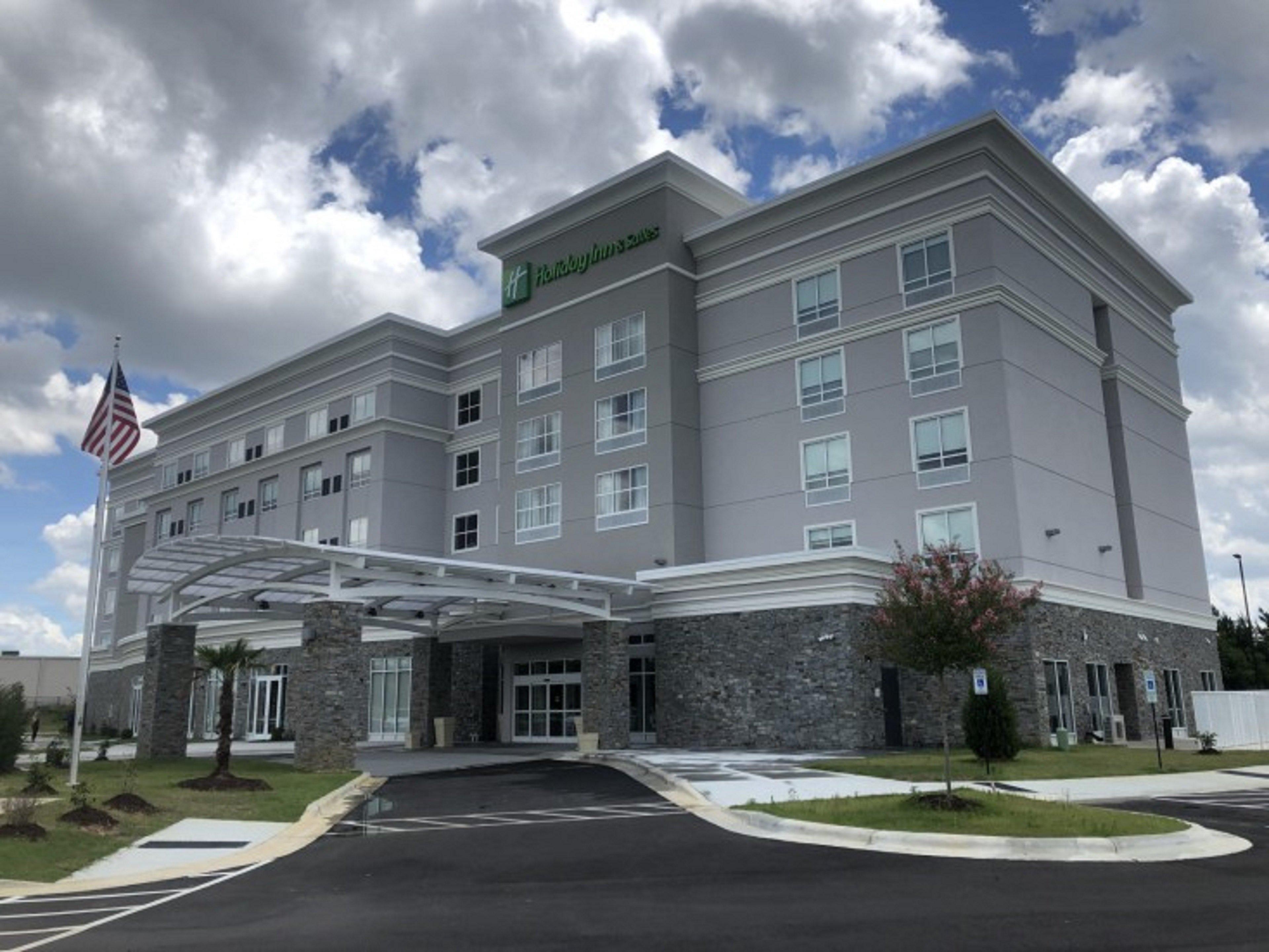 Holiday Inn & Suites - Fayetteville W-Fort Bragg Area By Ihg Eksteriør bilde