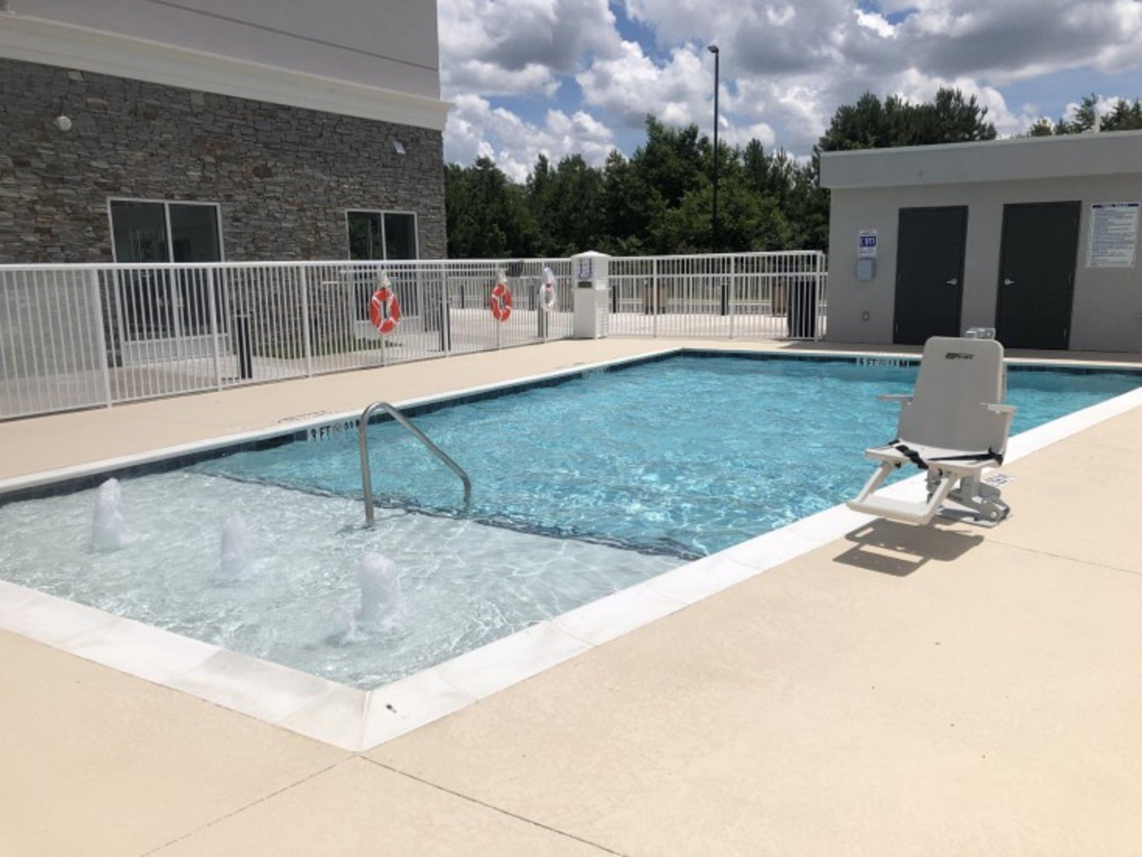 Holiday Inn & Suites - Fayetteville W-Fort Bragg Area By Ihg Eksteriør bilde